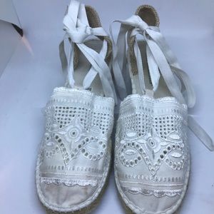White Lace Montego Bay Club Wedges Size 8 1/2 W